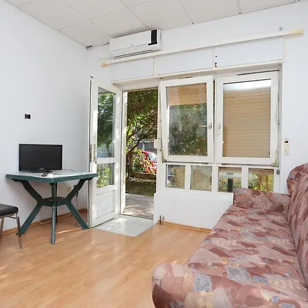 Studio 15417b Dugi Rat