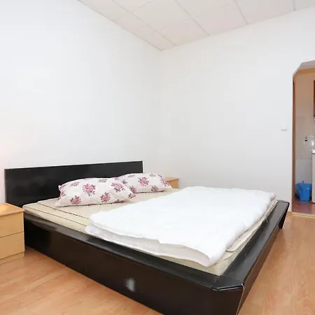 Studio 15417b Dugi Rat